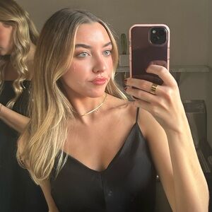 Meet your Posher, Emi